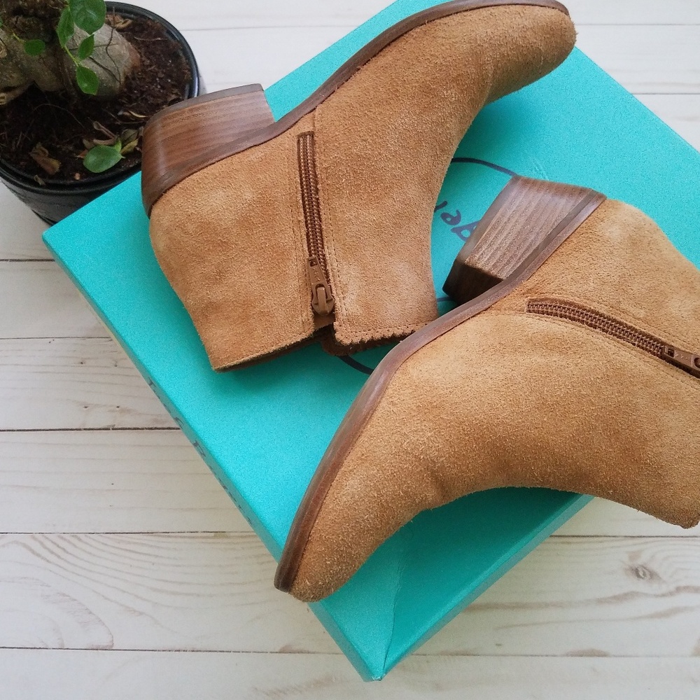 Jack RogersWomens Bailee Suede Ankle Bootie
